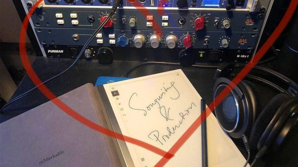 songwriting-and-production-illustrasjonsbilde-1500_fullwidth_red kopi3-2