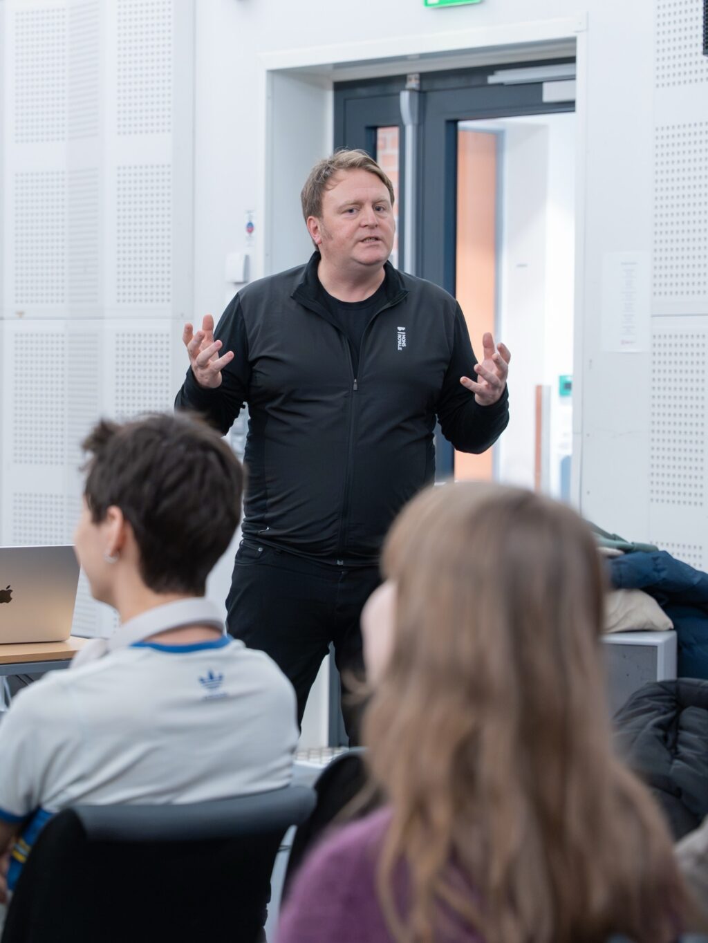 Instagram post from createme.uia. This post is in position 8.